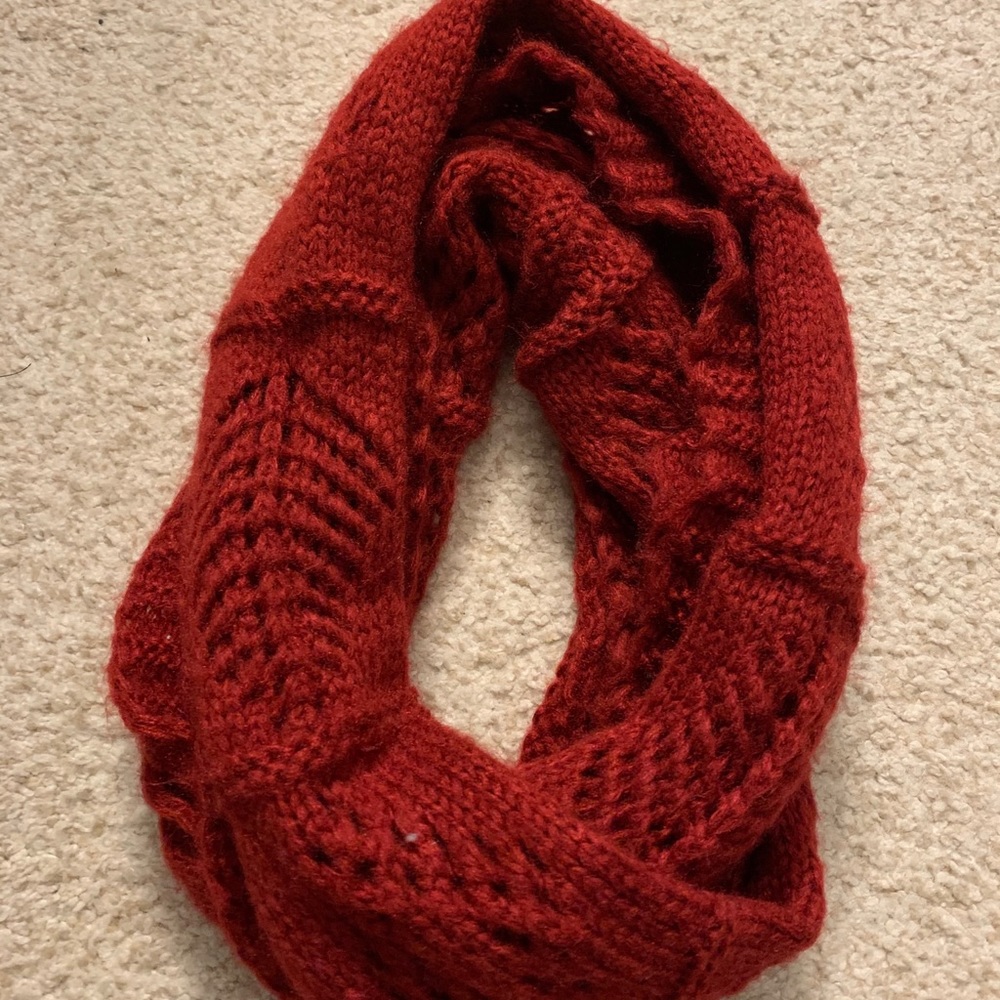 Maroon infinity scarf